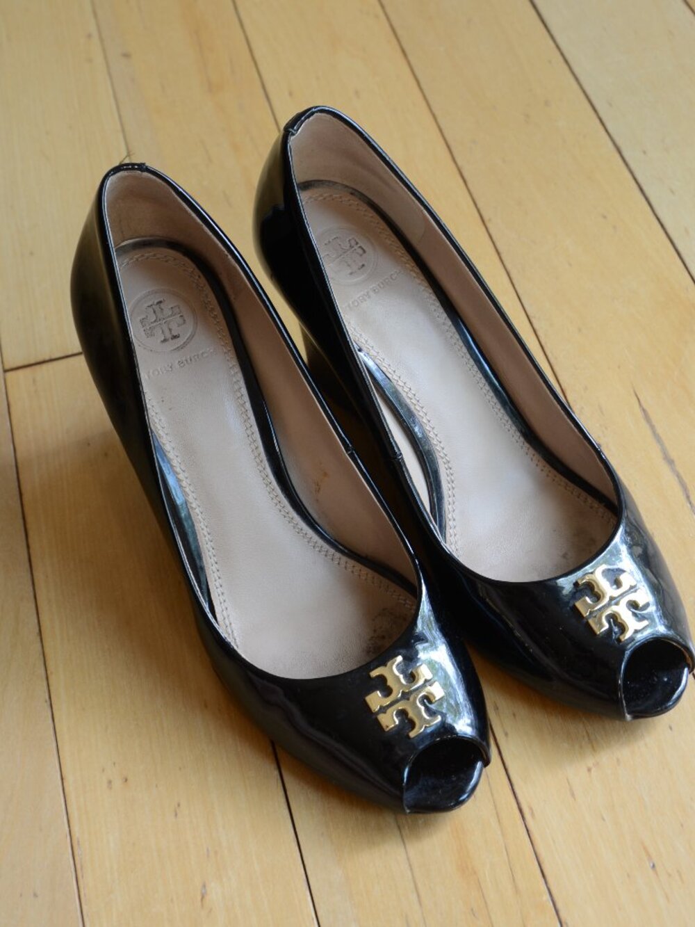 Tory Burch Jade Black Patent Leather Peep Toe Wedge Heels Size 8